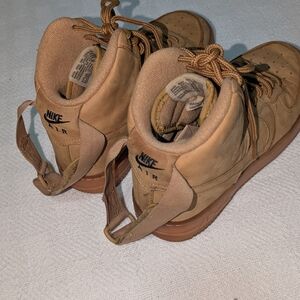 Nike Air High-Top Sneakers in Tan Leather Size 5Y